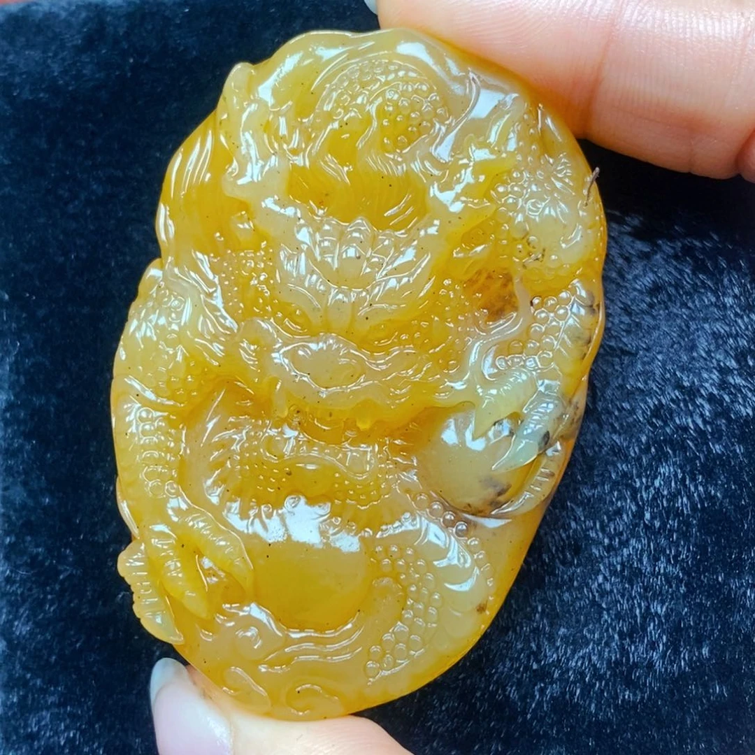 未镶嵌石英质玉（黄龙玉）颈饰