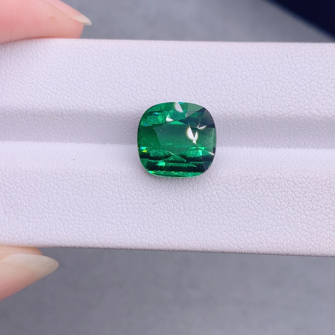 未镶嵌碧玺珠宝奇石7.7克拉