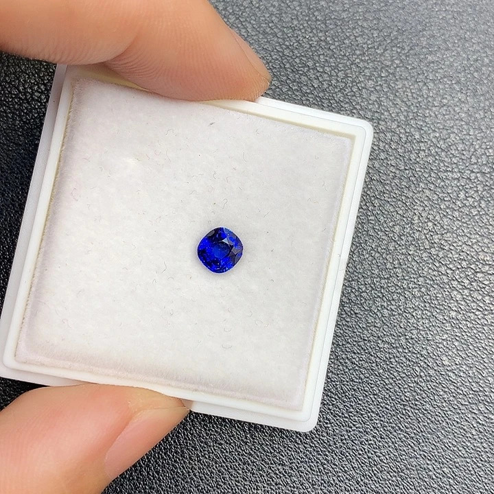蓝宝石裸石皇家蓝0.9克拉