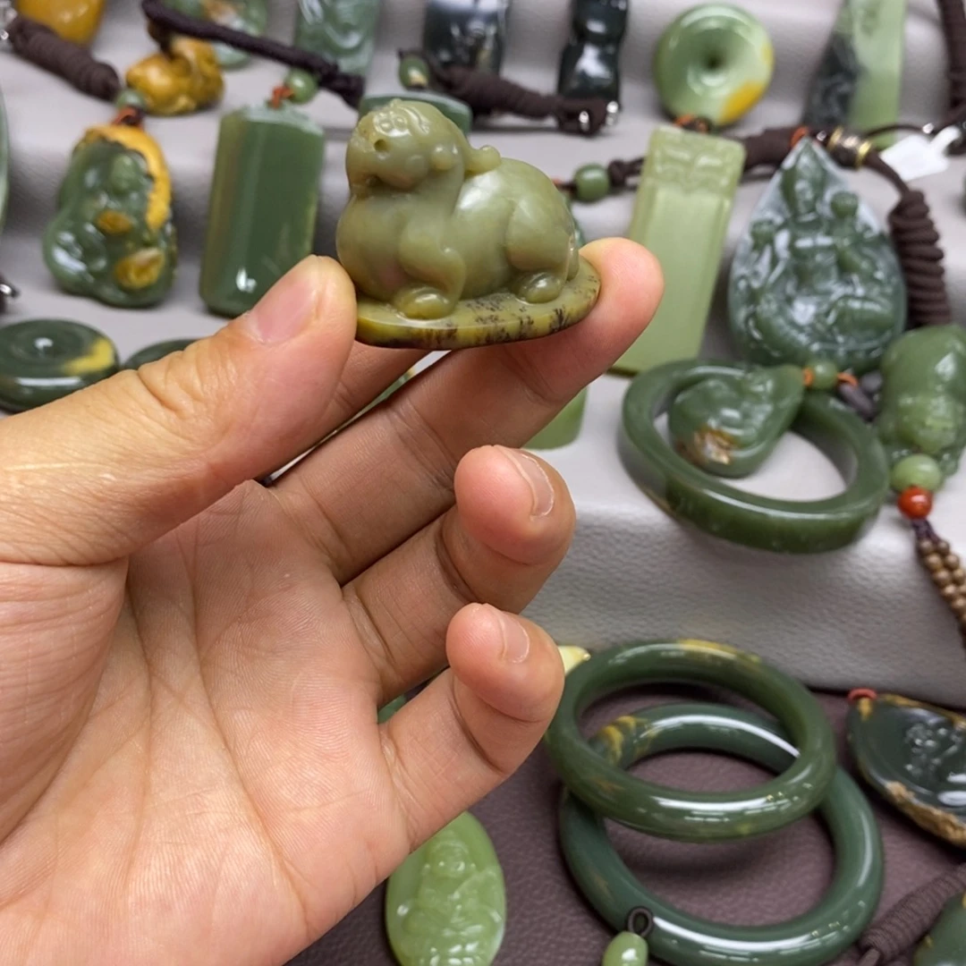 岫岩河磨玉（透闪石质玉）未镶嵌颈饰