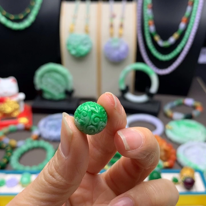 青***R翡翠未镶嵌颈饰翡翠珠