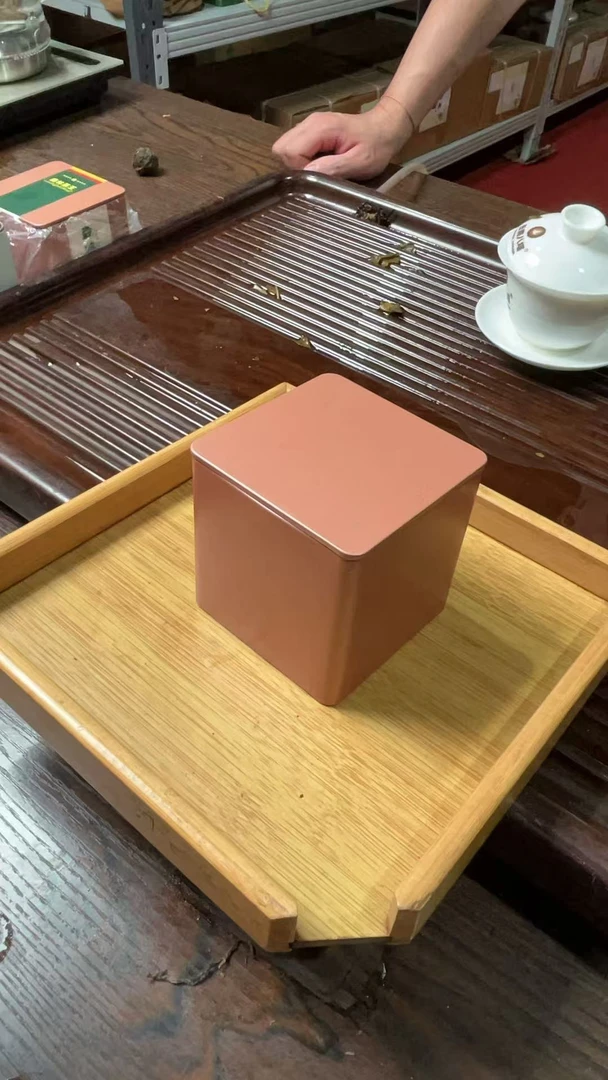 2025年八塔-高端茶王龙珠一盒17颗锡纸装