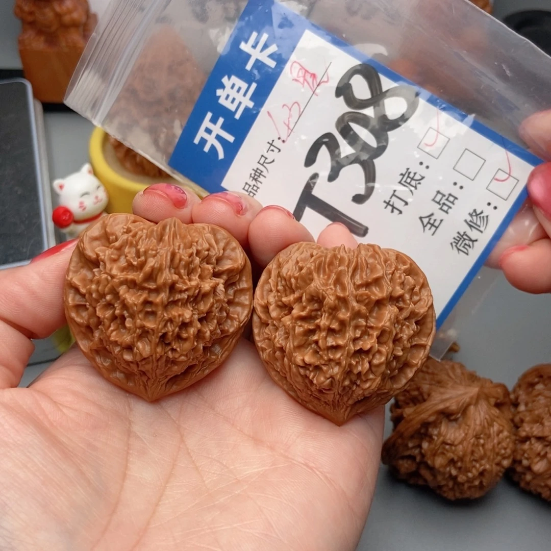 陈***。吊坠桃核核桃满天星斗