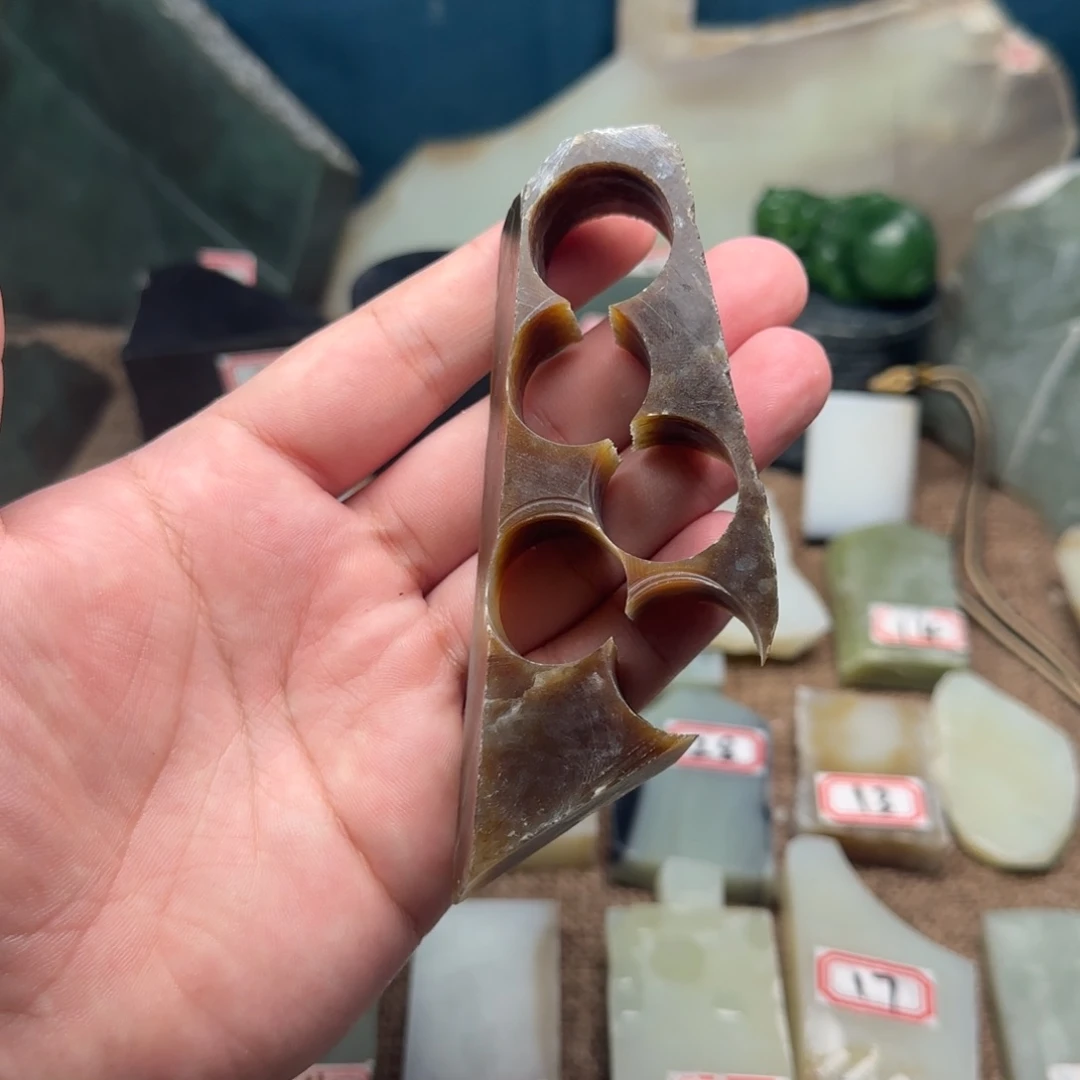 和田玉（糖玉）未镶嵌珠宝奇石