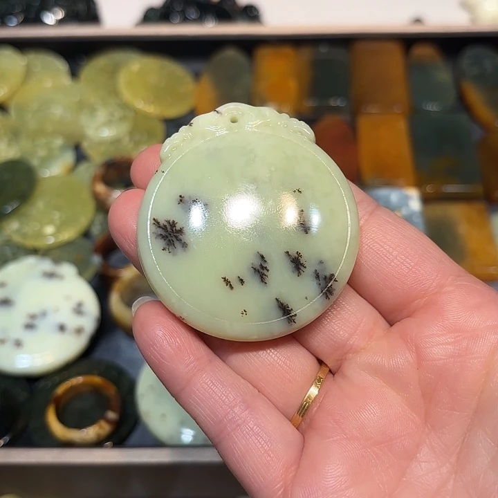 *****蛇纹石玉未镶嵌吊坠