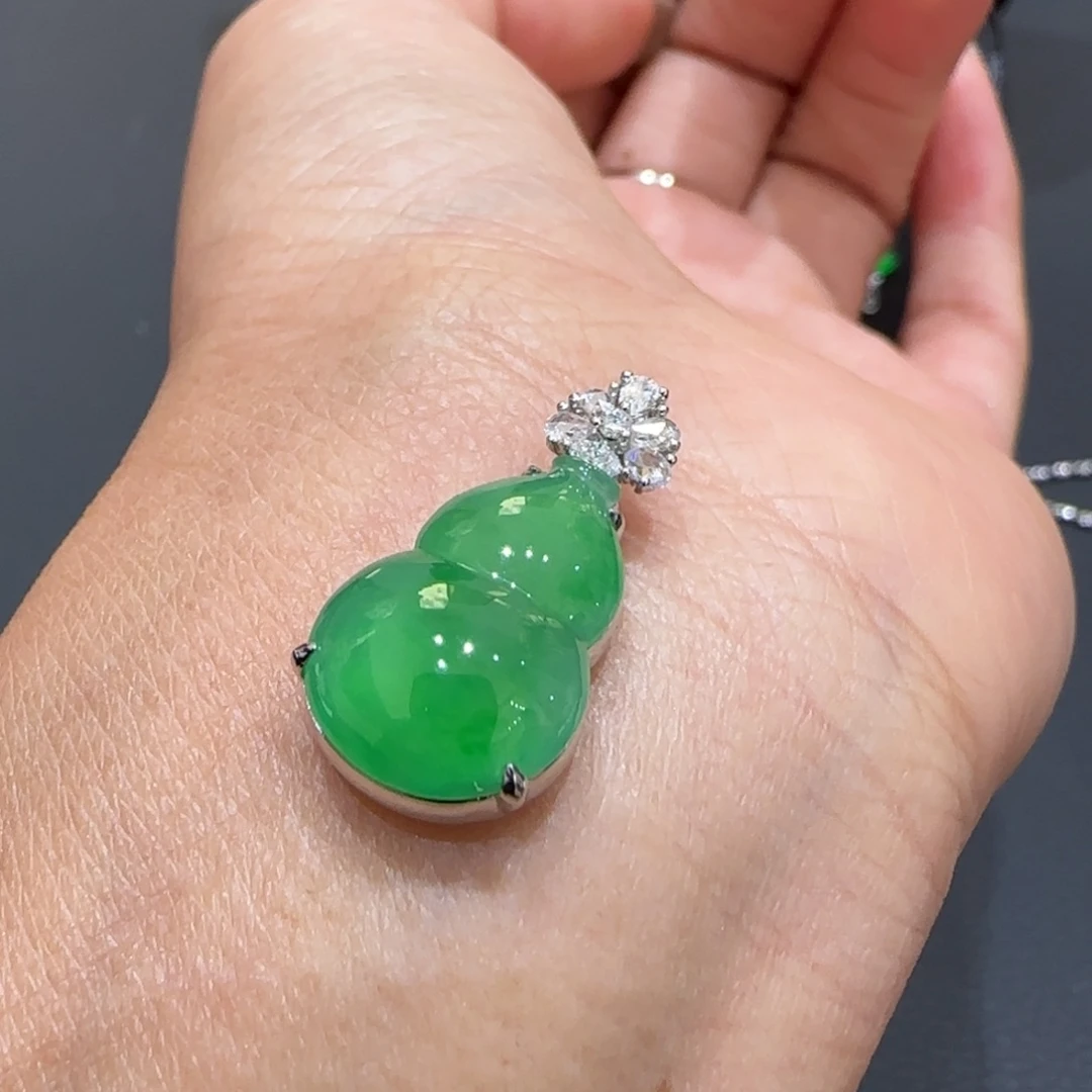 翡翠颈饰18K金镶嵌葫芦