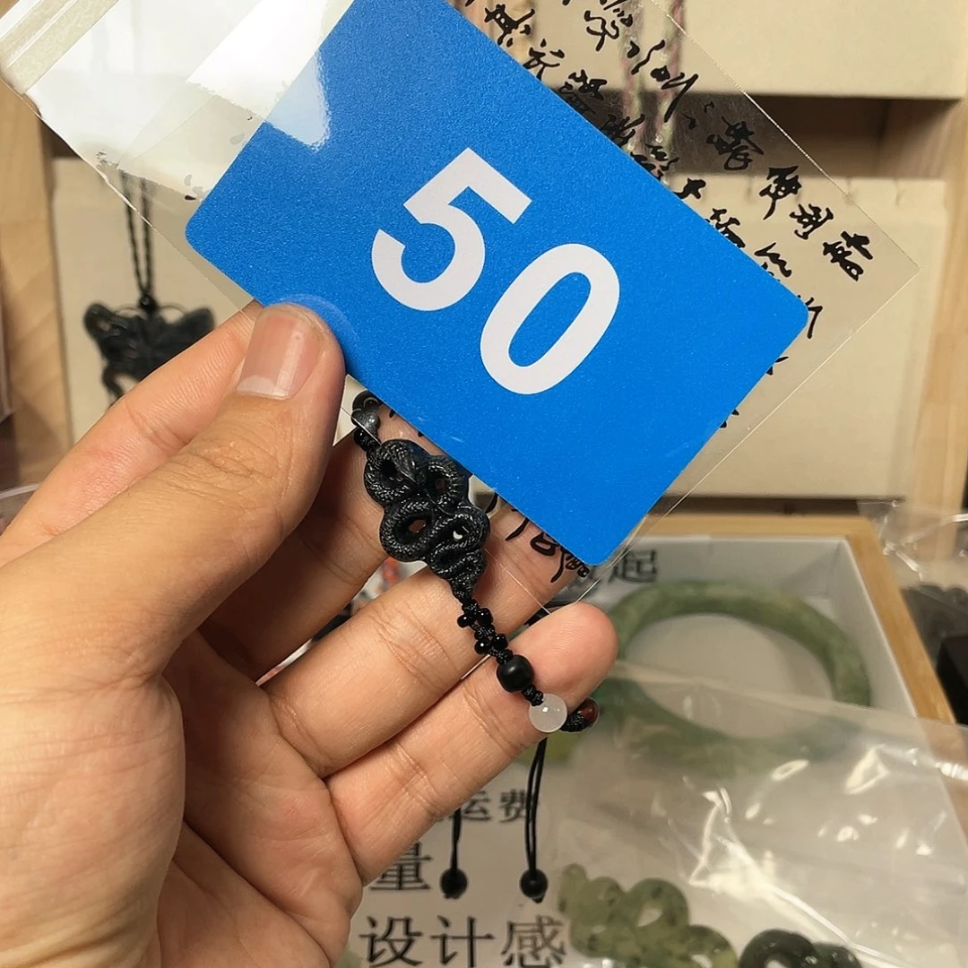 蛇纹石玉颈饰合金