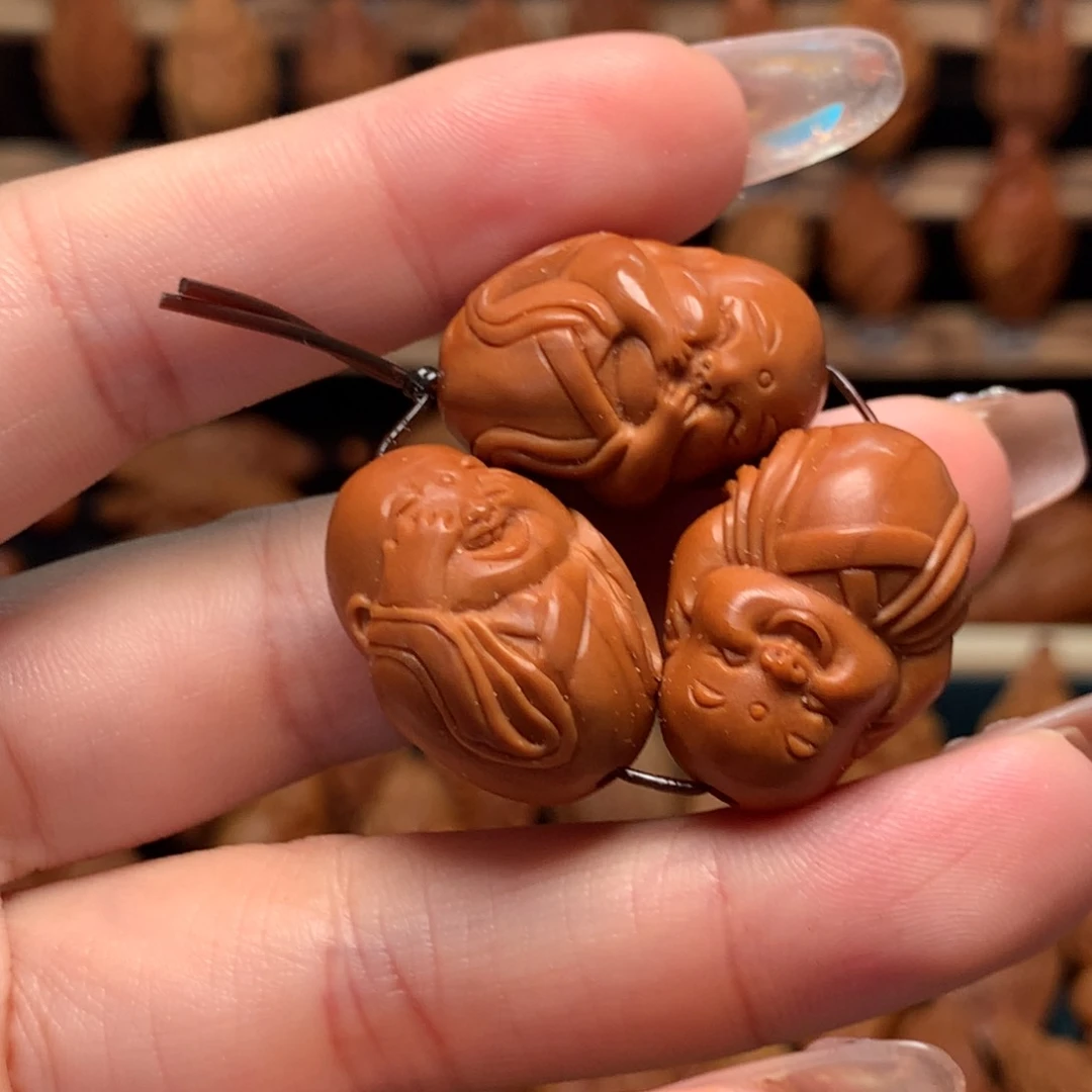 橄榄核把件三不小和尚