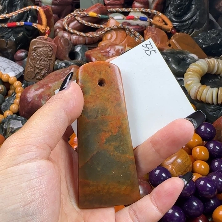 未镶嵌透闪石质玉珠宝奇石