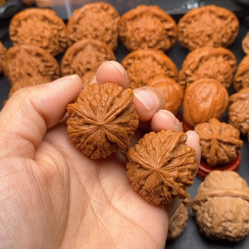 【闪购商品】文玩核桃把件胡*三棱