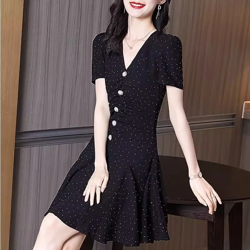欧洲站2024夏季新款法式减龄v领a字收腰显瘦荷叶边小黑裙连衣裙女
