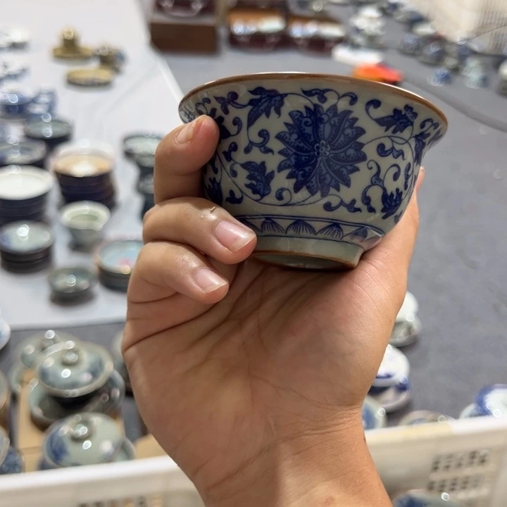 淘泥青花缠枝莲压手杯