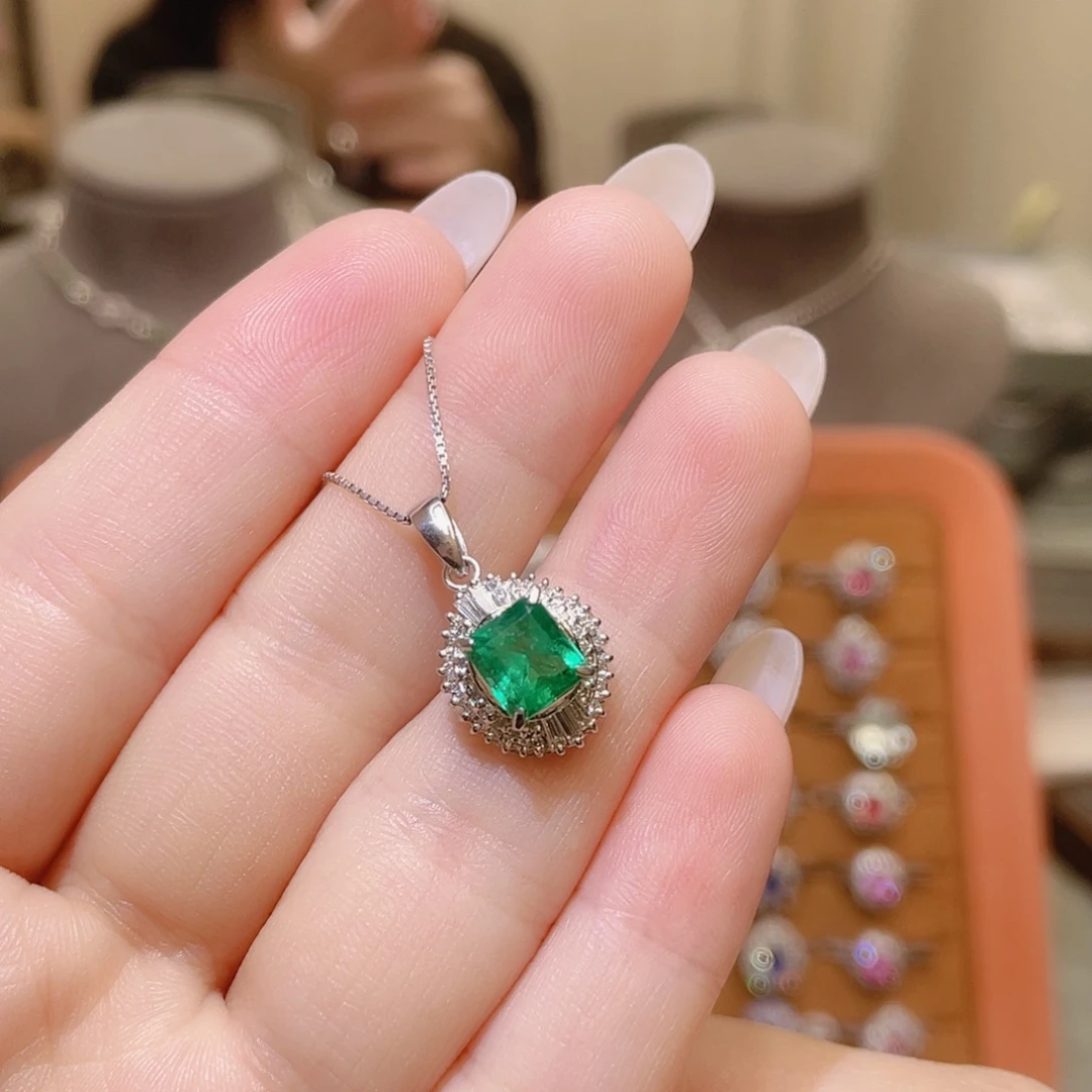 铂Pt900镶嵌祖母绿吊坠哥伦比亚1.43