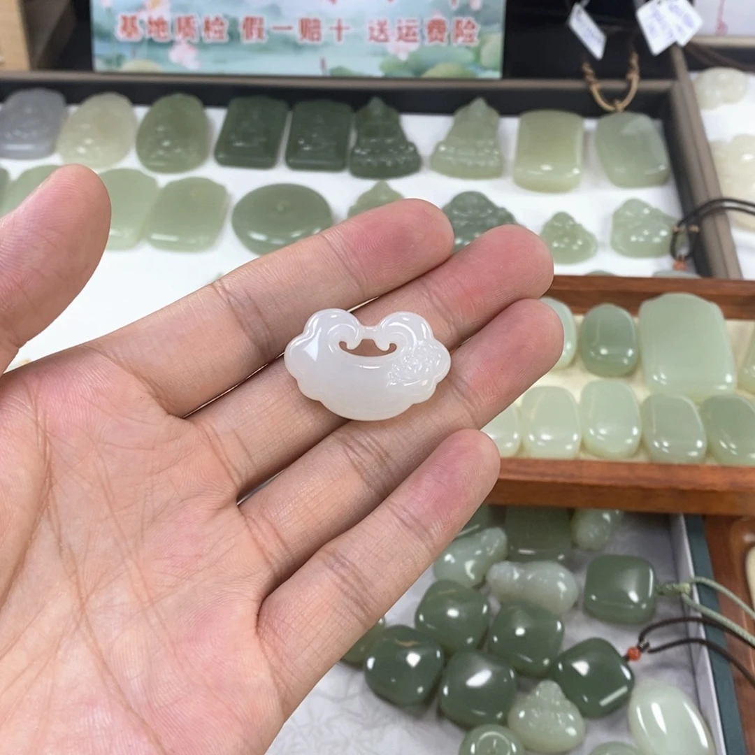*****和田玉未镶嵌颈饰