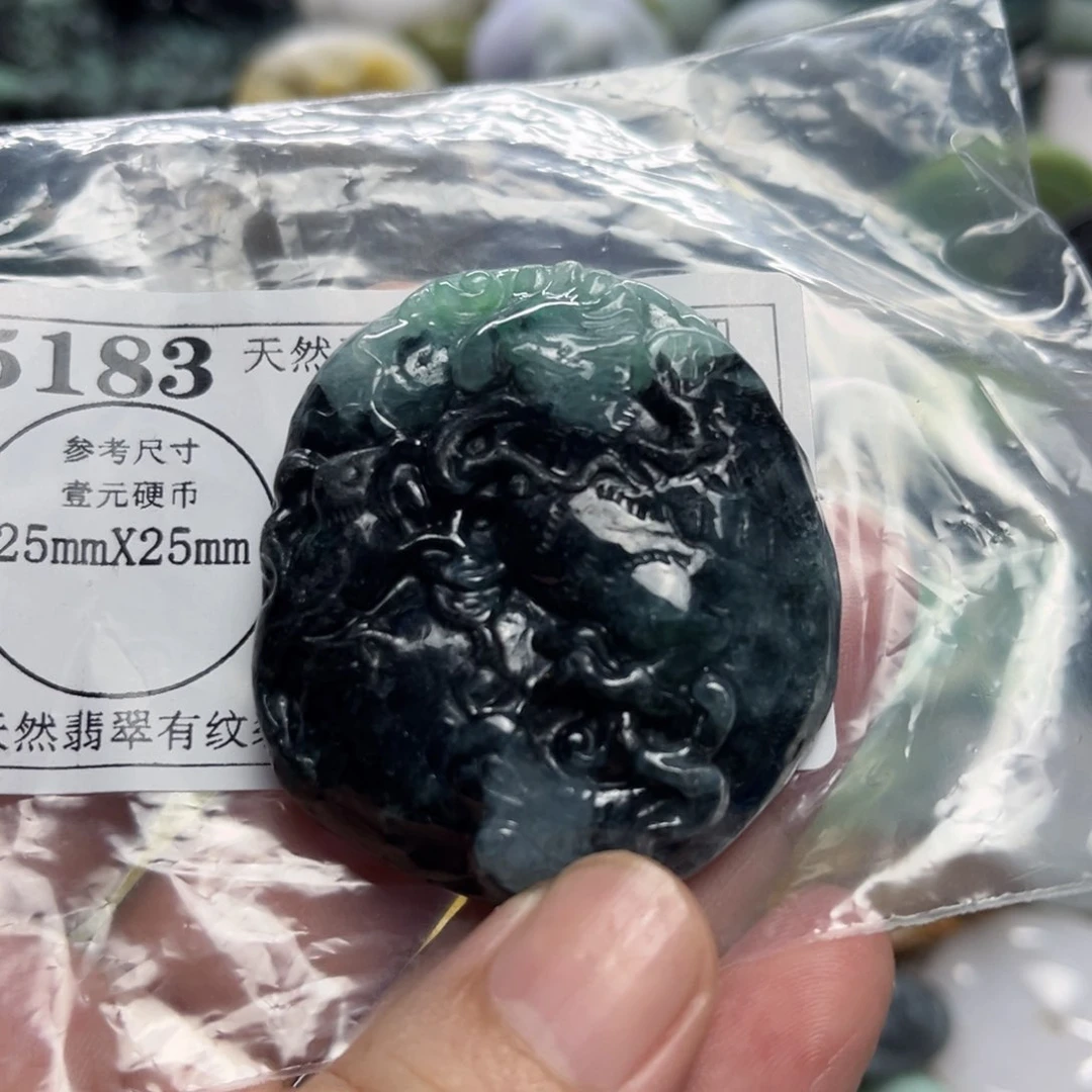 翡翠未镶嵌颈饰5183