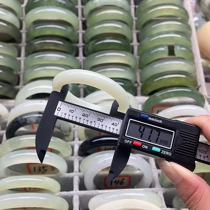 蛇纹石玉未镶嵌手镯7111