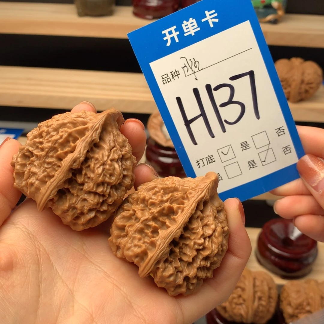 文玩核桃把件?**僧座山雕