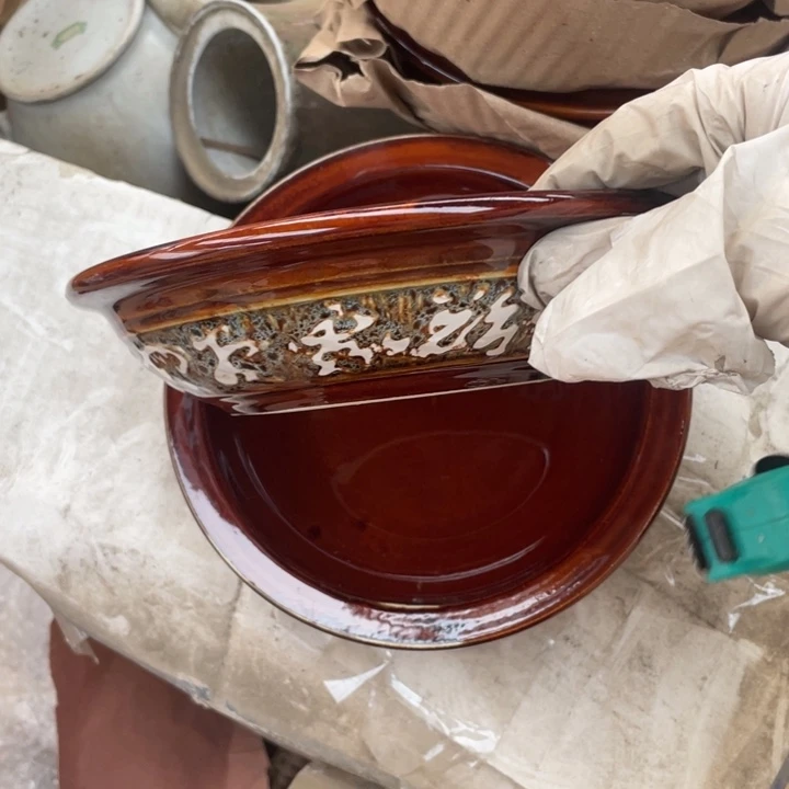 其他盘子碗砂锅都有