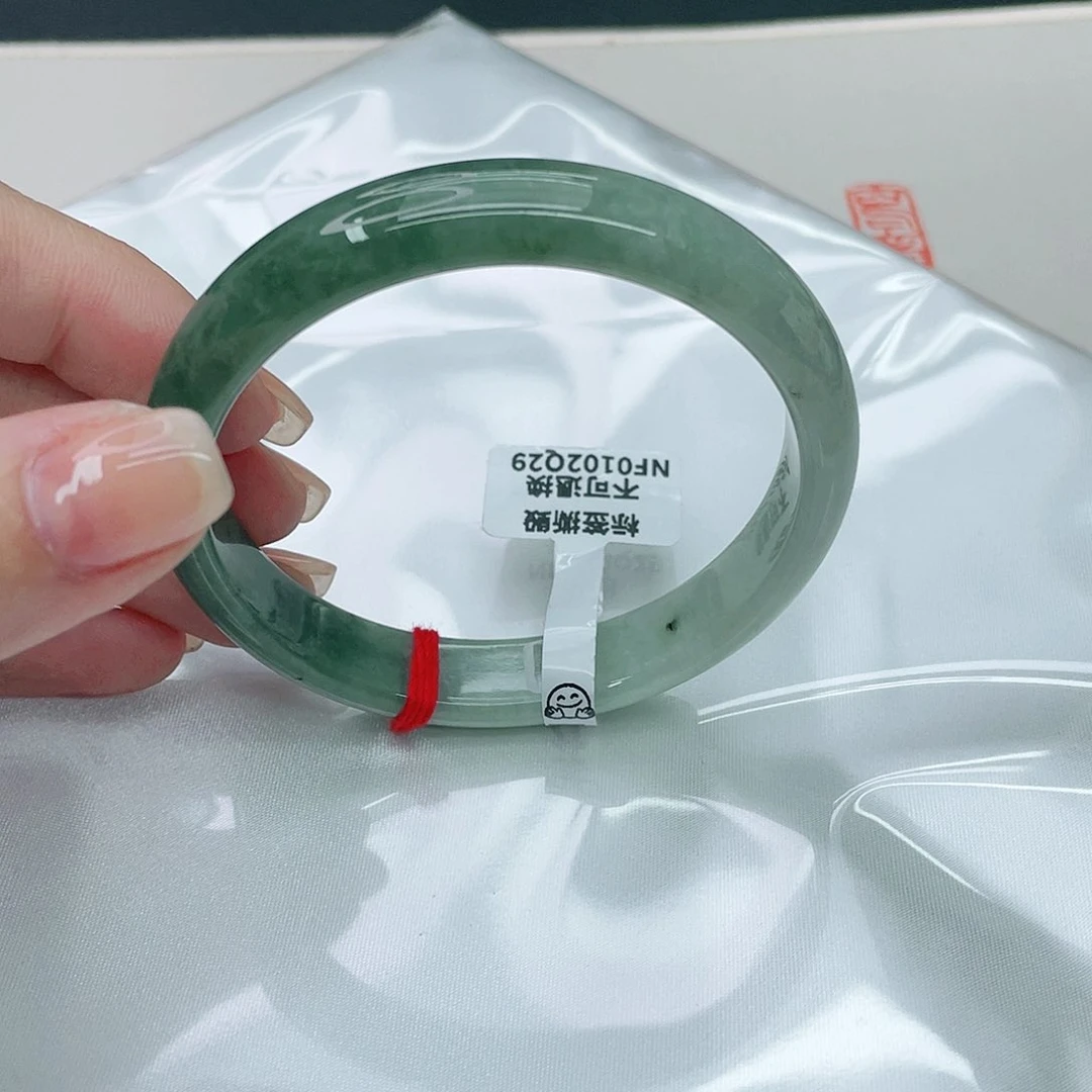 翡翠手镯未镶嵌正59.7