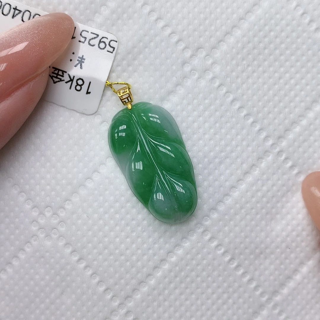 颈饰18K金镶嵌翡翠