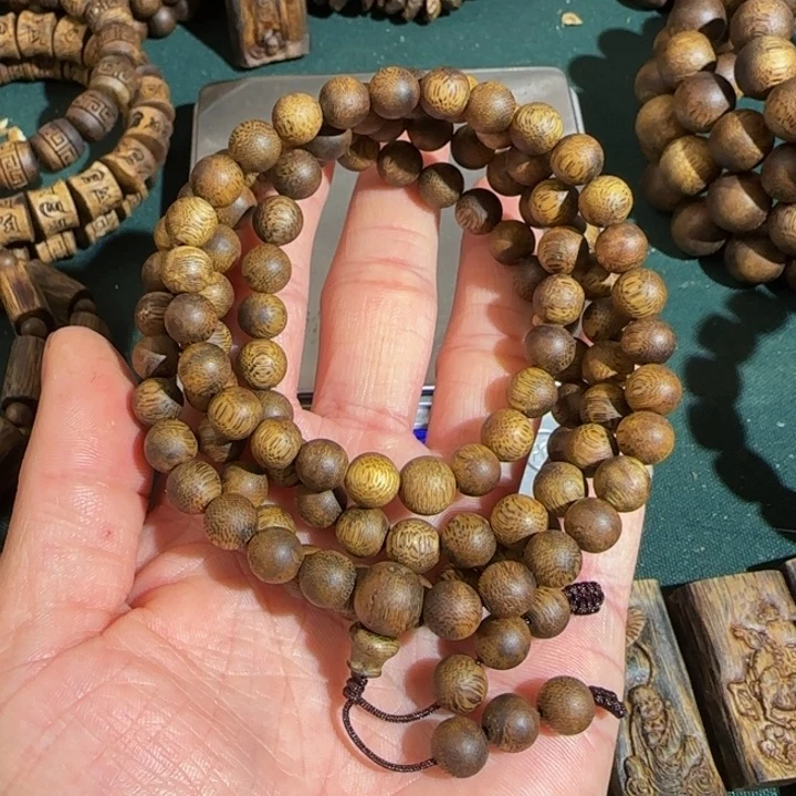 沉香手串白棋圆珠多圈0.8