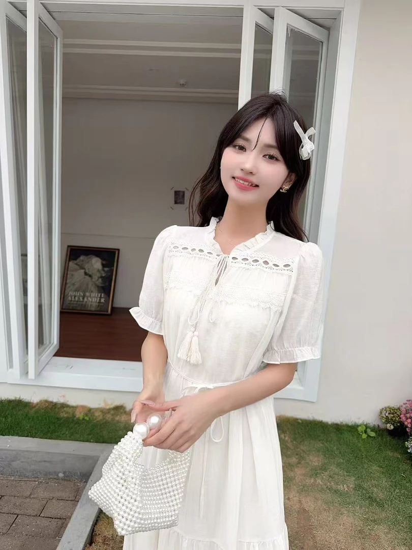 杏色白色初恋连衣裙夏季2025新款法式度假风遮肉显瘦长款A字裙