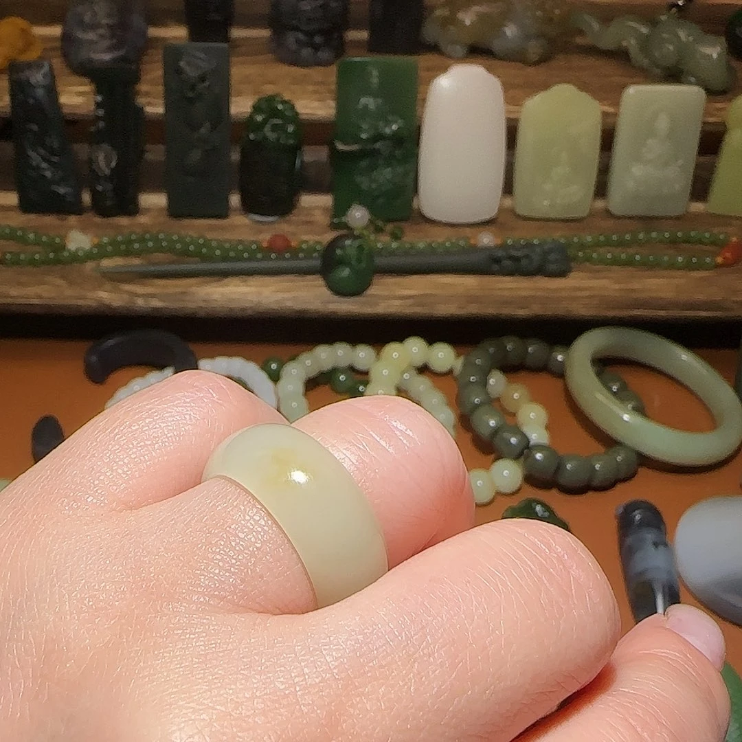 闪***戒和田玉未镶嵌颈饰