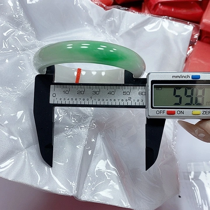 翡翠手镯未镶嵌 166