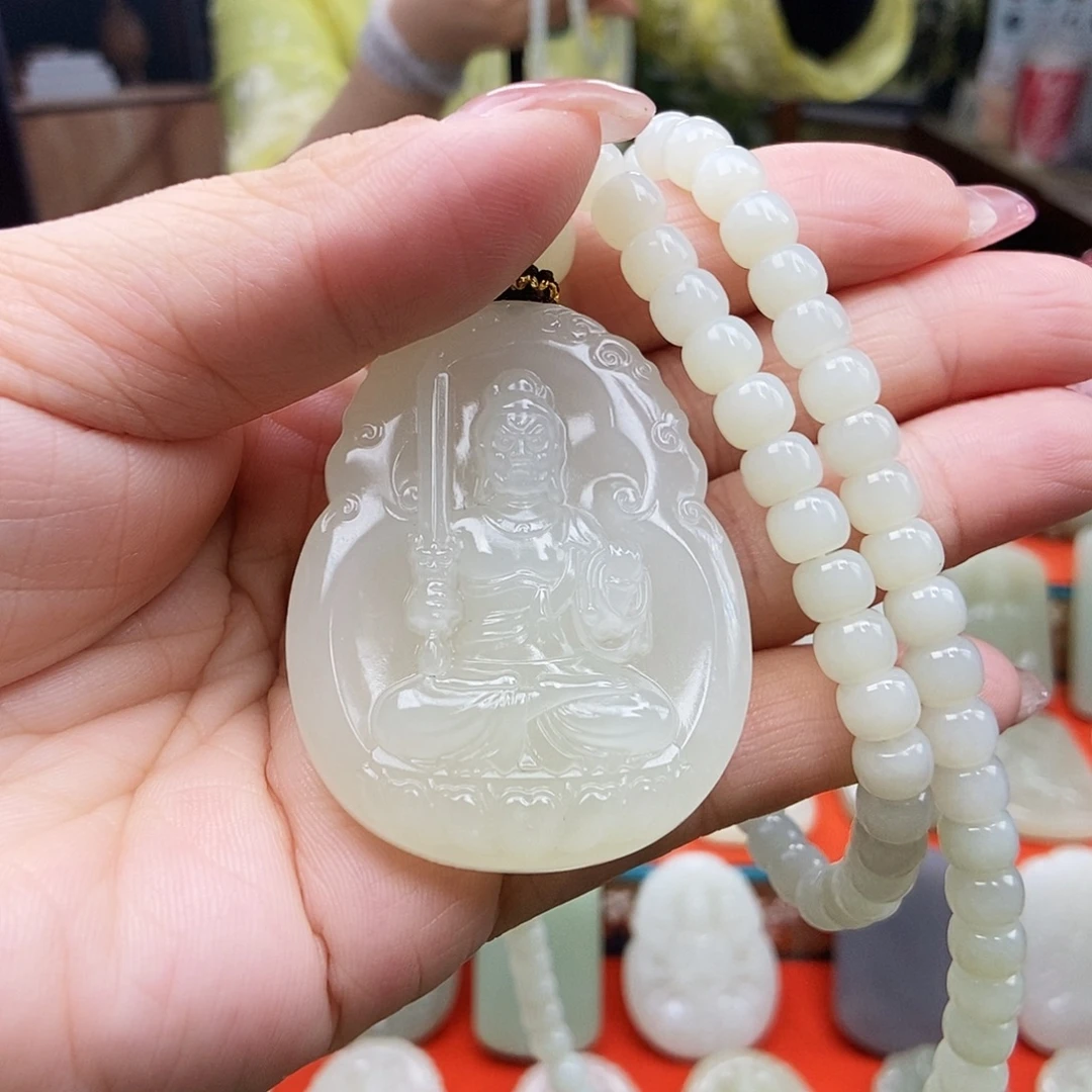 小***尧和田玉未镶嵌颈饰