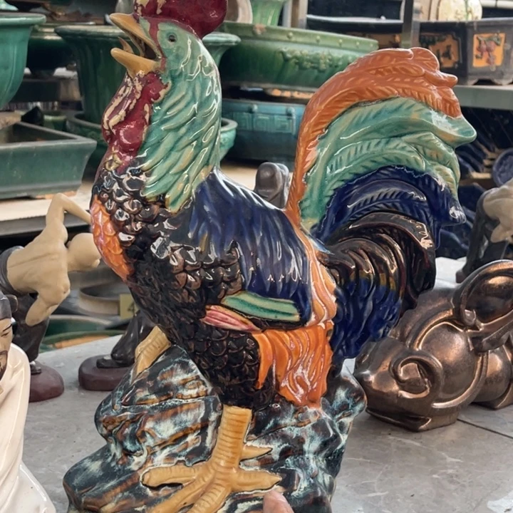 石湾公仔衬托盆景漂亮