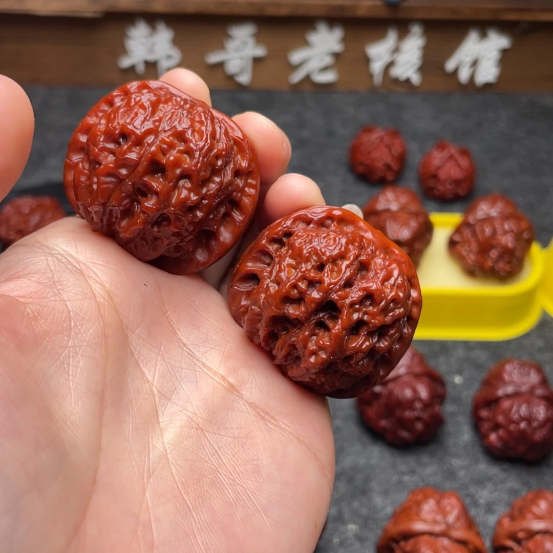 文玩核桃吊坠文玩核桃 手把件 血麒麟 40