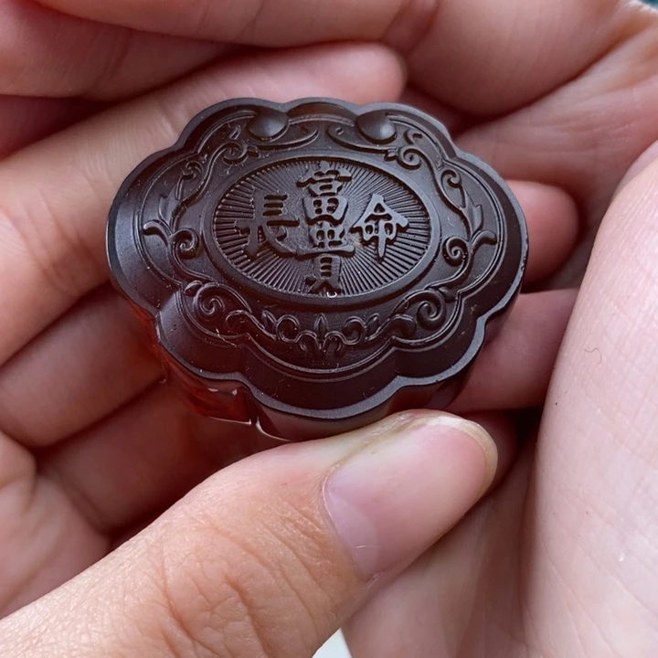 未镶嵌琥珀珠宝奇石