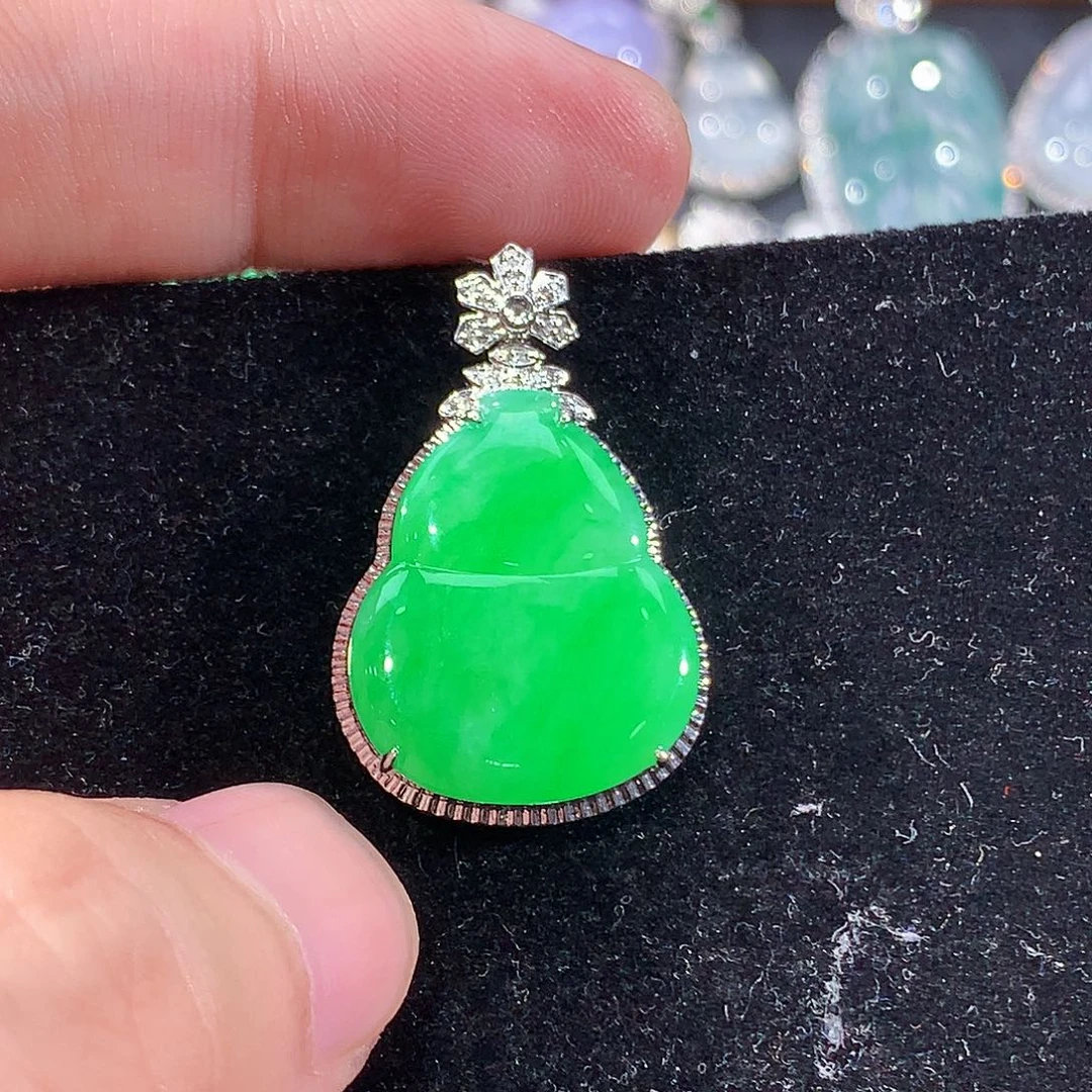 翡翠18K金镶嵌颈饰