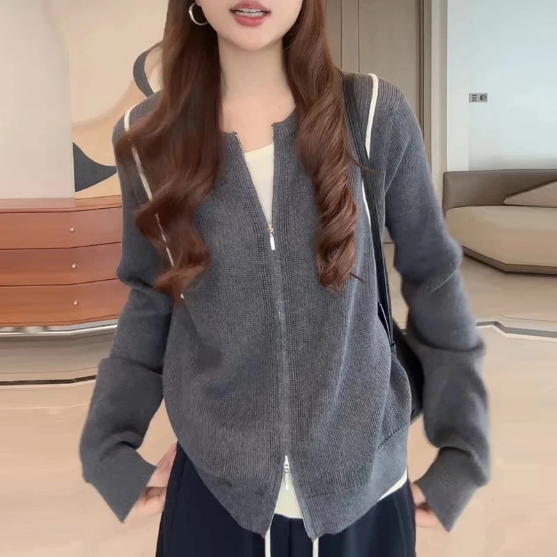 2025秋季时尚简约风日常通勤休闲撞色条双头拉链假两件针织衫上衣