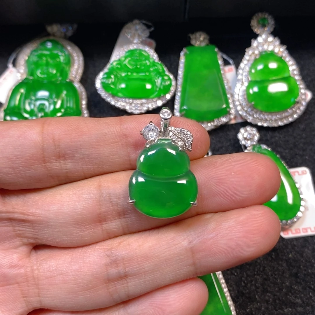 颈饰银S925镶嵌翡翠葫芦吊坠