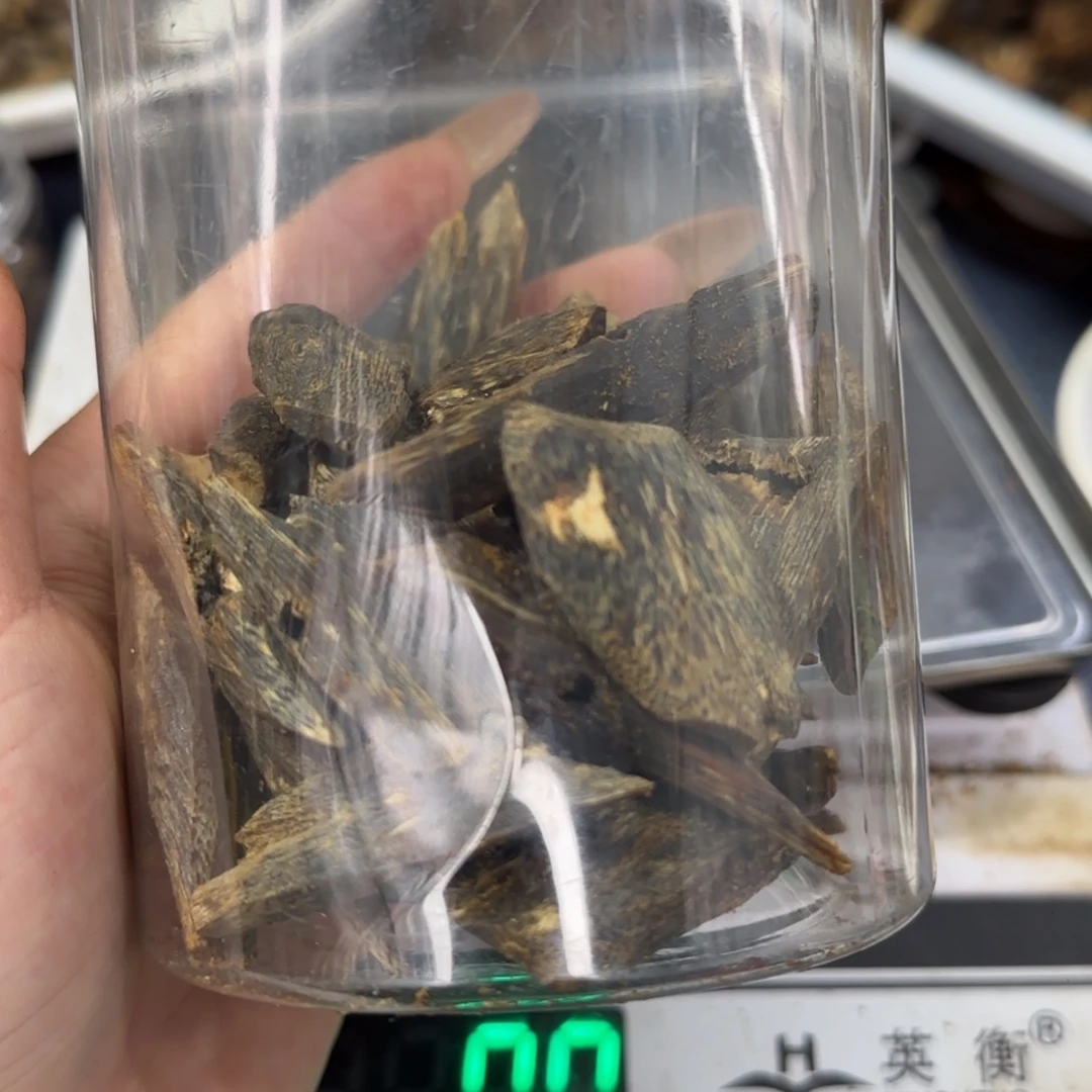 木许**灯奇楠乌身块料100克