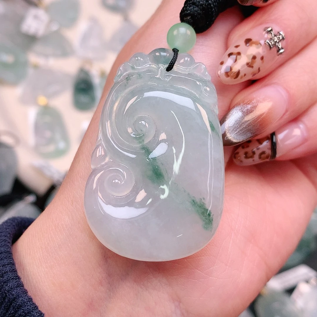 翡翠颈饰未镶嵌飘花大如意44.2、29.2、6