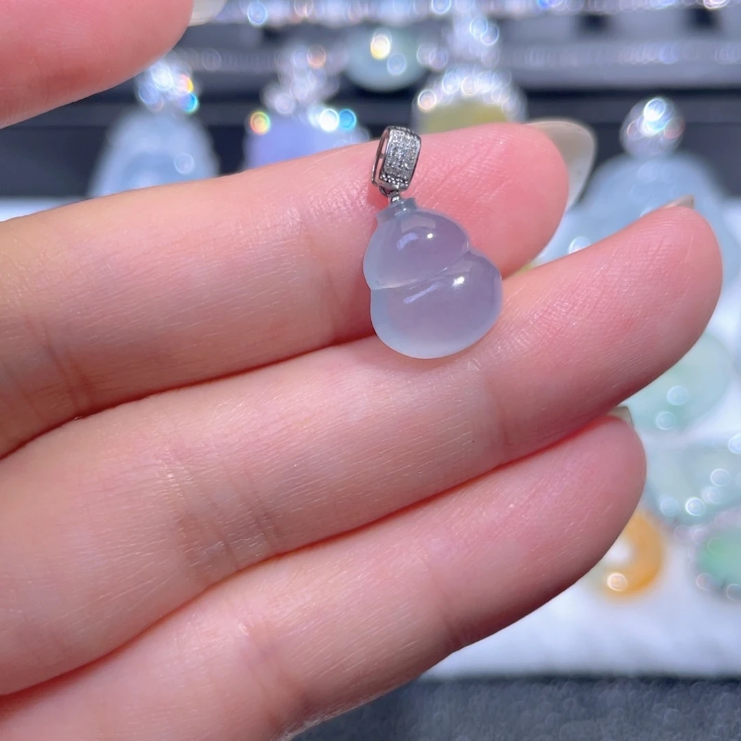 翡翠18K金镶嵌颈饰翡翠