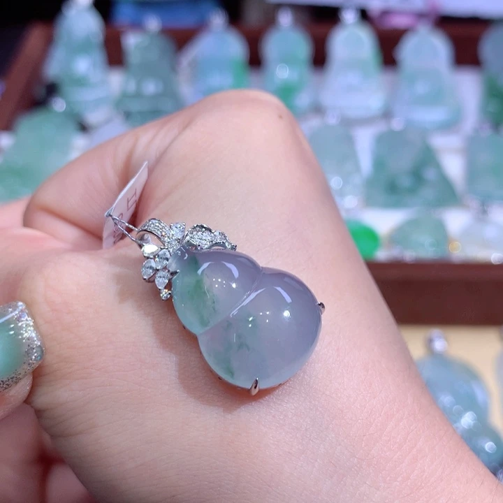 翡翠18K金镶嵌吊坠(不含链)葫芦