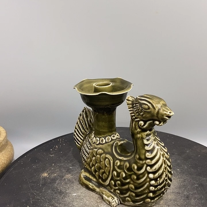 定窑烛台造型美观