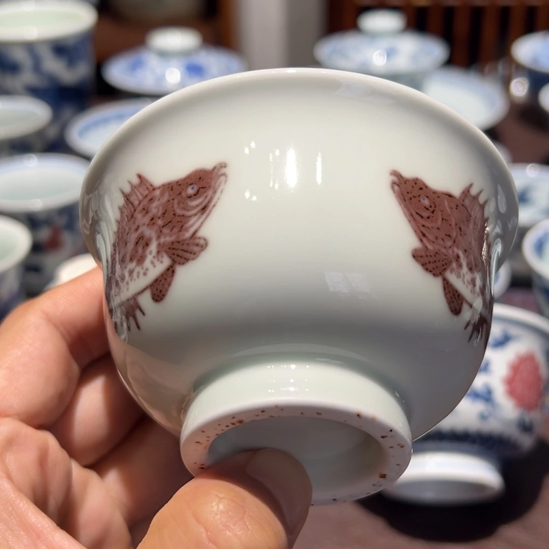 精品青花釉里红三面鳜鱼压手杯口径约9.5厘米