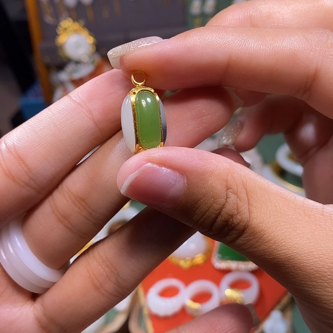 和田玉18K金镶嵌颈饰