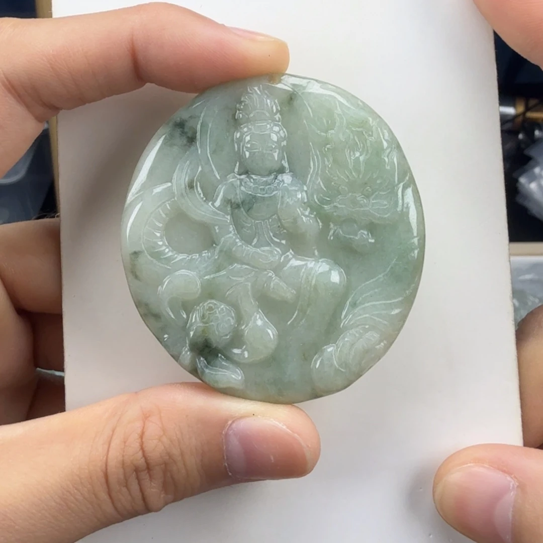 翡翠挂件未镶嵌翡翠