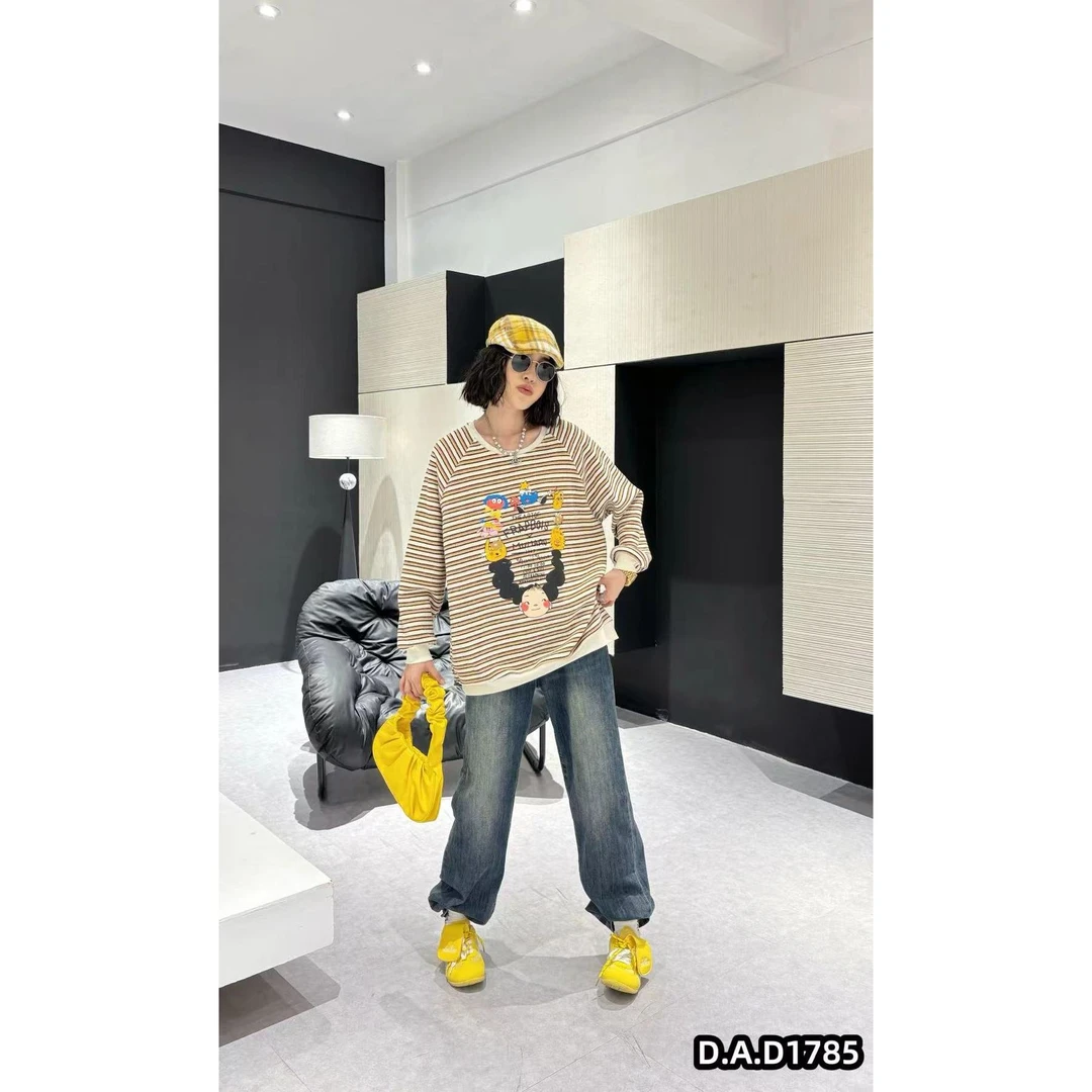 季公子2025秋冬圆领条纹卡通贴宽松卫衣1785