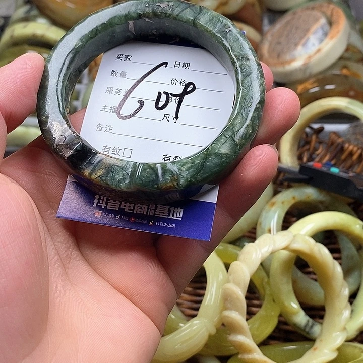 蛇纹石玉未镶嵌手镯?*