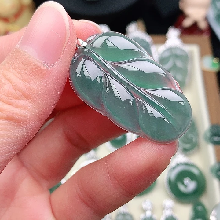 颈饰未镶嵌翡翠吊坠