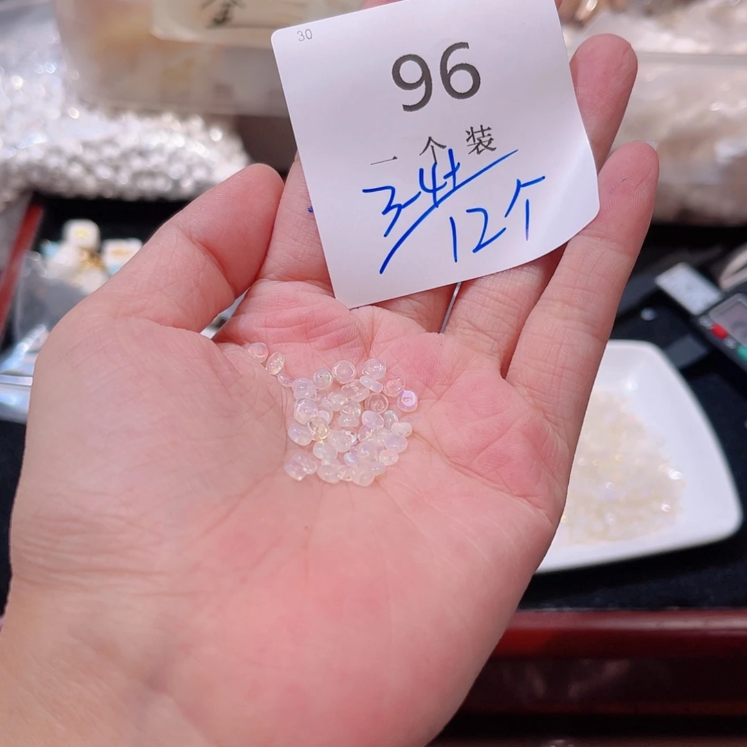 未镶嵌珠宝半成品水晶96 。