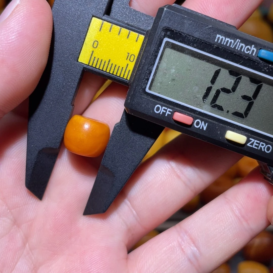 舌***肉琥珀未镶嵌裸石墩子