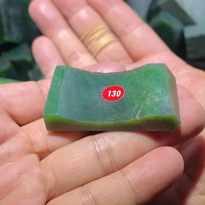 和田玉（碧玉）未镶嵌珠宝奇石