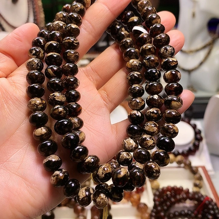 斋***斋琥珀未镶嵌裸石今天